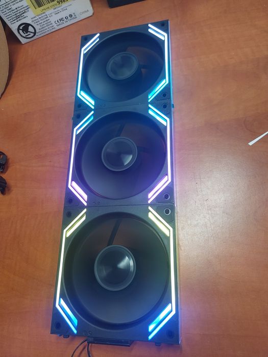 Set ventilatoare tip Lianili Unifan 120mm argb black,rev noi la cutie!