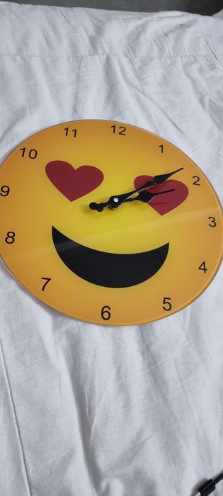 Часы    смайлики
