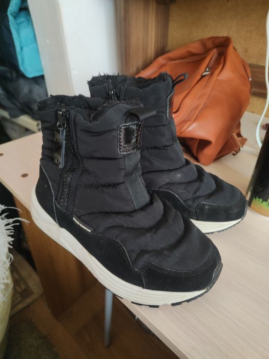 Продам кроссовки ботинки в хорошем качестве