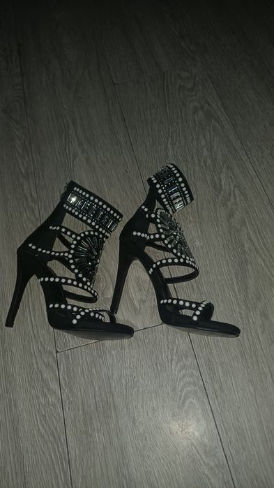 Pantofi femei o dată folosite la un eveniment