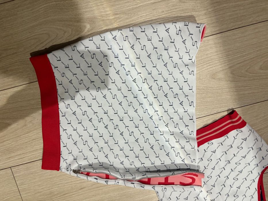 Дамски сет от машинно плетиво