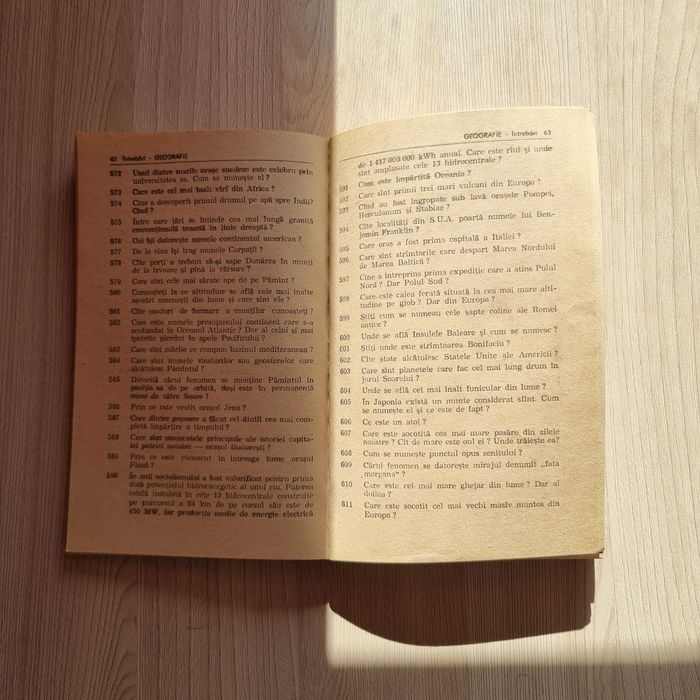 Carte INTREBARI si Raspunsuri - CINE STIE RASPUNDE - cultura generala