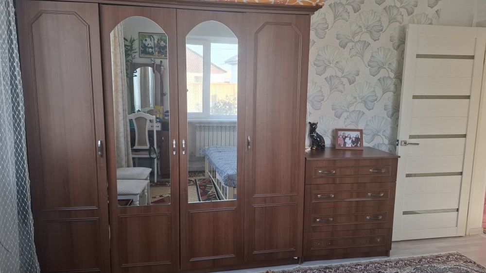 Продам спальный гарнитур