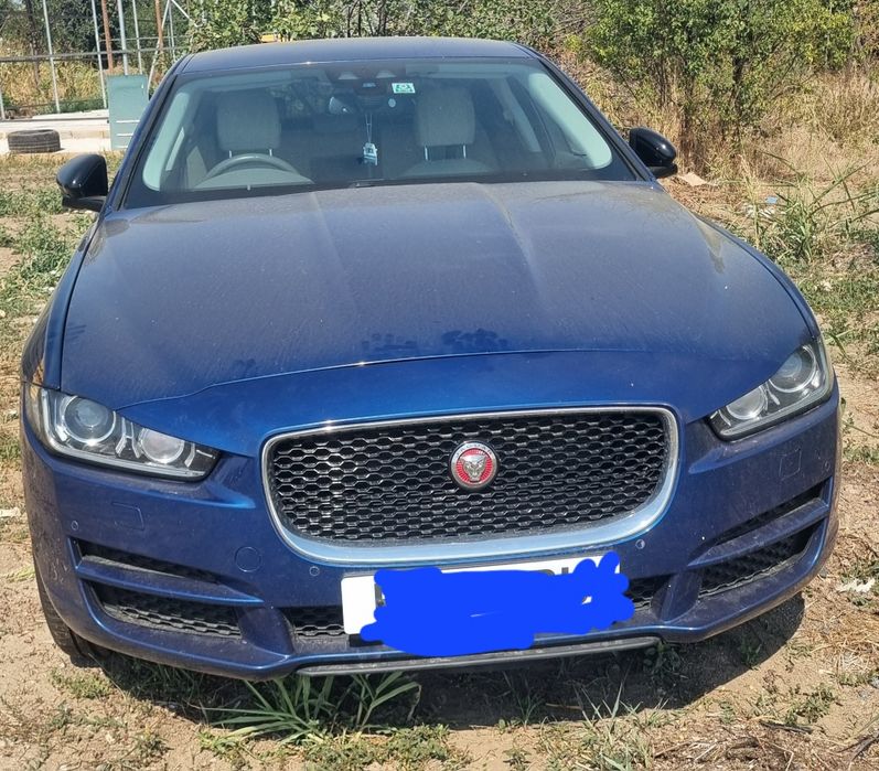 Vand piese jaguar xe,farurile,capota aripile,barile,etc.