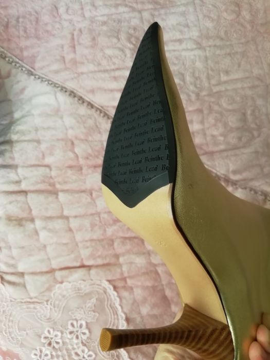 Продам сапоги новые