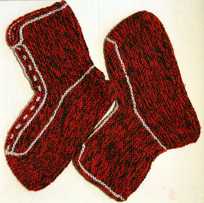 Продавам два чифта чисто нови ръчноплетени терлици