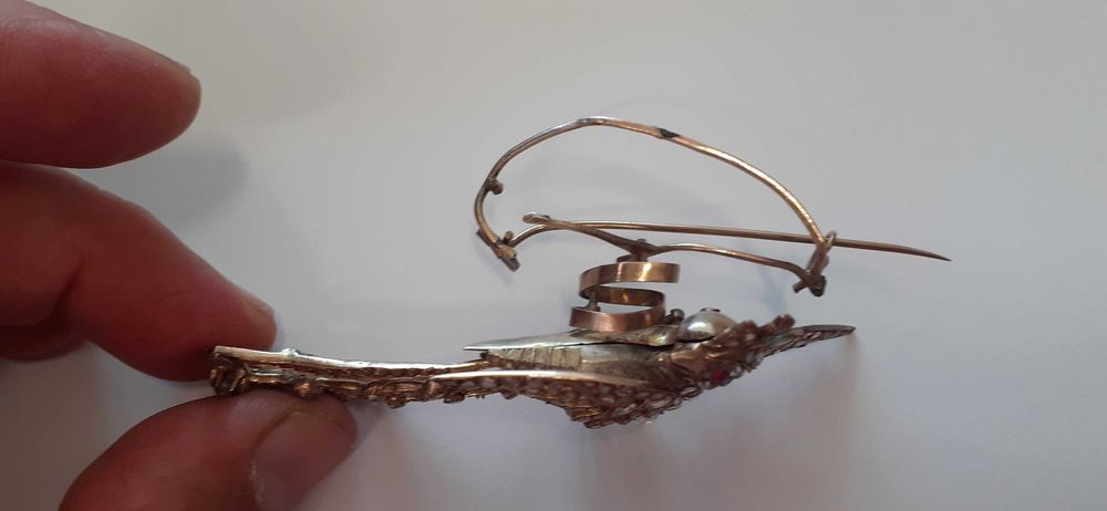 Старинна ретро златна брошка с диаманти