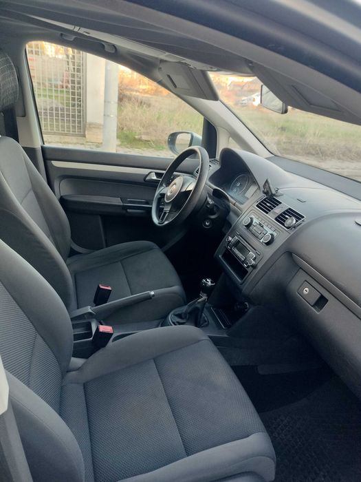 VOLKSWAGEN Touran 2012 — imagine 8