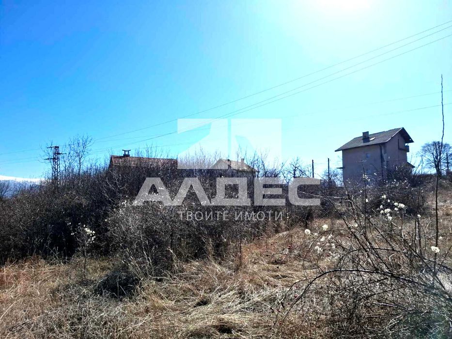 Продава се УПИ в с. Кралев дол!