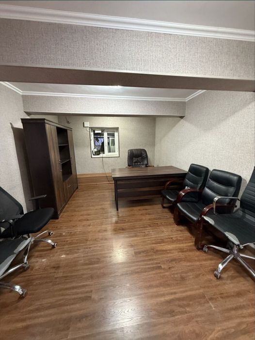 Яккасарайский район. Шота руставелли Сдаётся офис 100м2..Цоколь Мебель