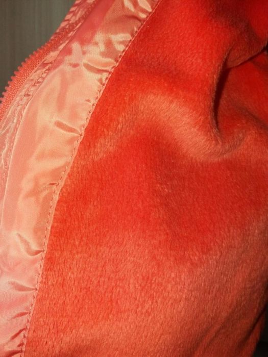 Курточка на девочку.новая