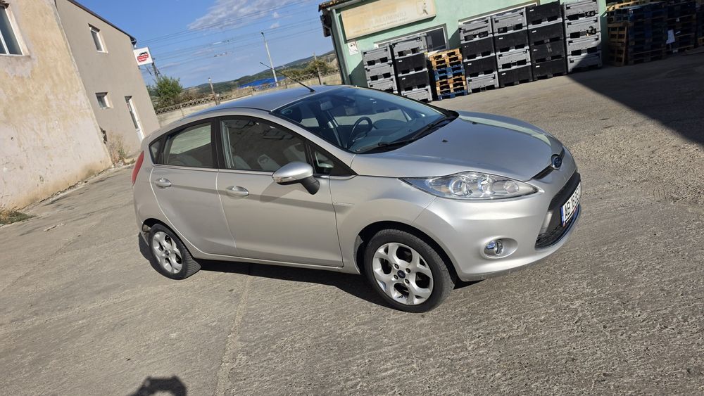 Ford fiesta titanium 1.6 euro 5