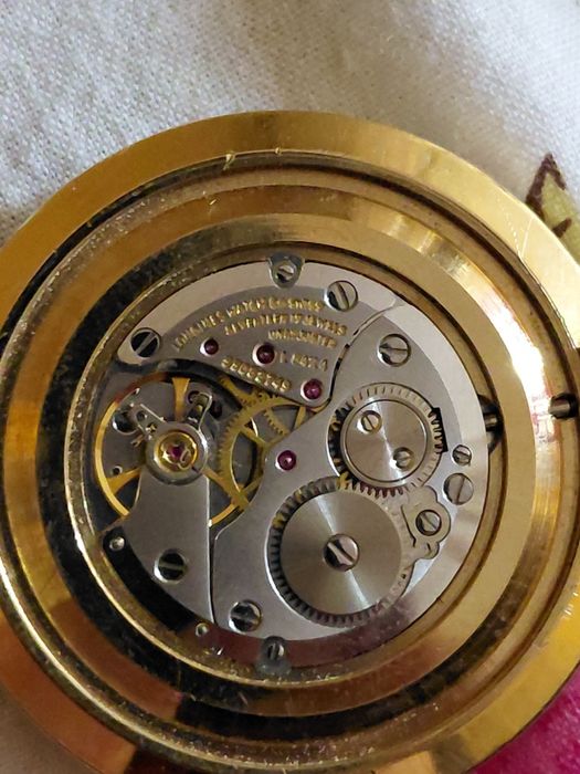 Vând ceas de buzunar longines din ani 70 este cu 17 rubine