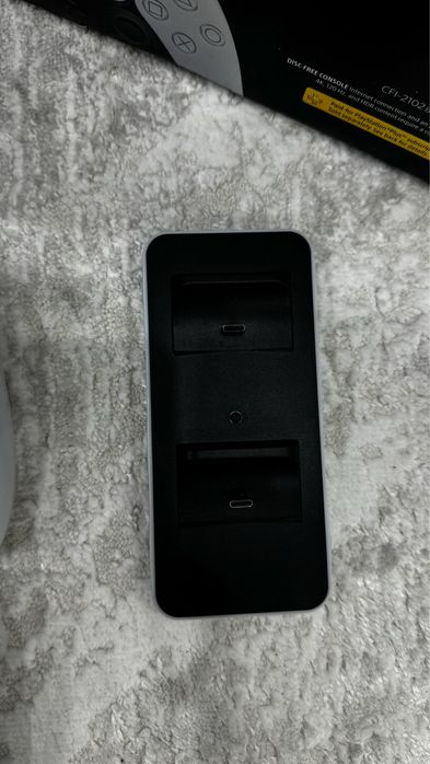 Продам Пс 5 слим 2 джойстика