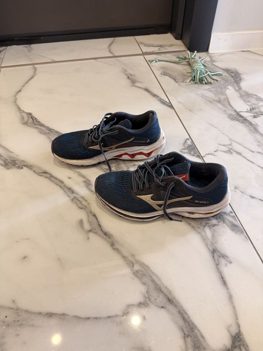 Маратонки Mizuno 42
