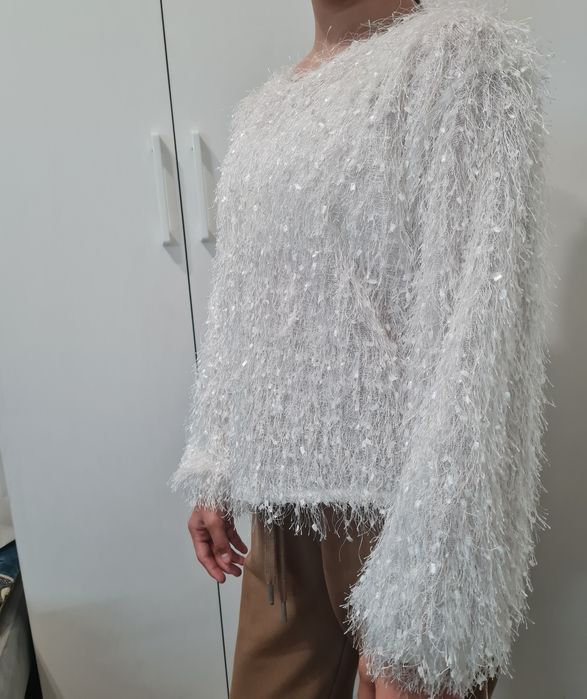 Продаю кофту белую нарядную