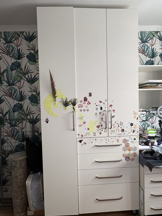 Продам два огромных шкафа белого цвета