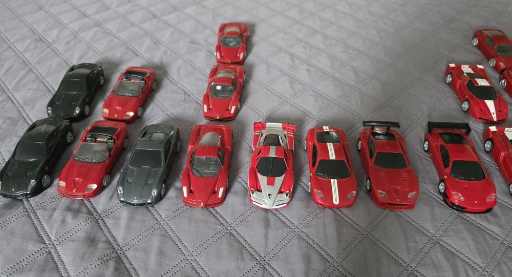 Колекция ферари колички и самолетче