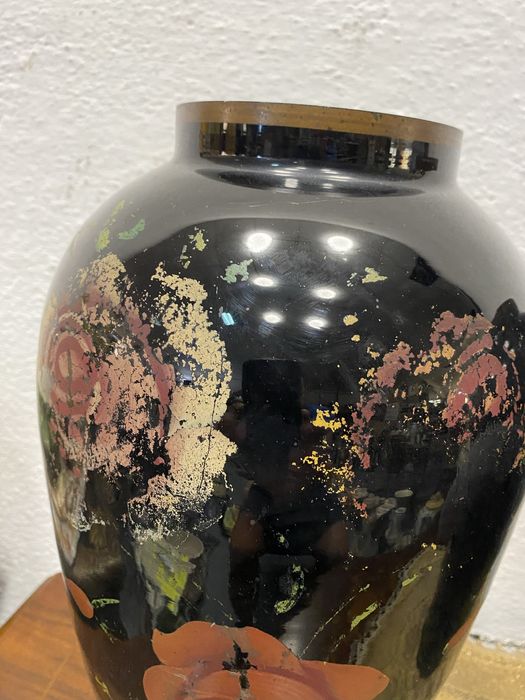 Големи стъклени вази изрисувани ръчно