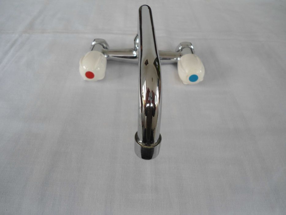 Батерия за кухненска мивка или баня.