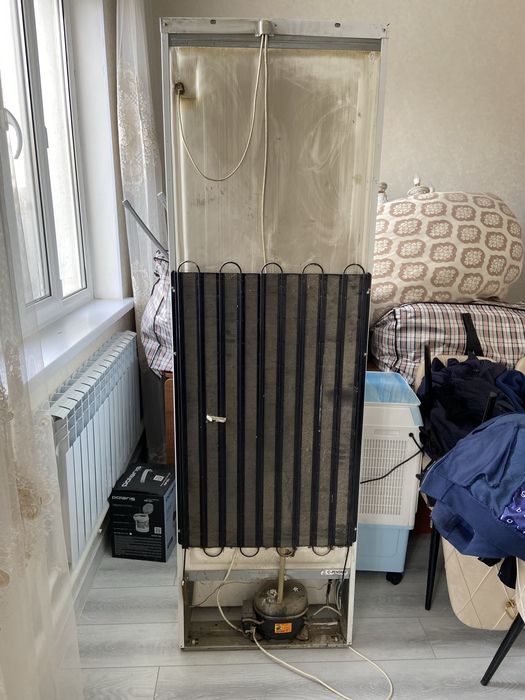 Холодильник Indesit белый