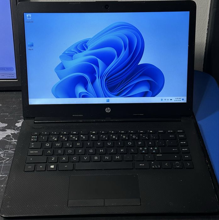 Vand Laptop i3 8th / 8gb / 256gb