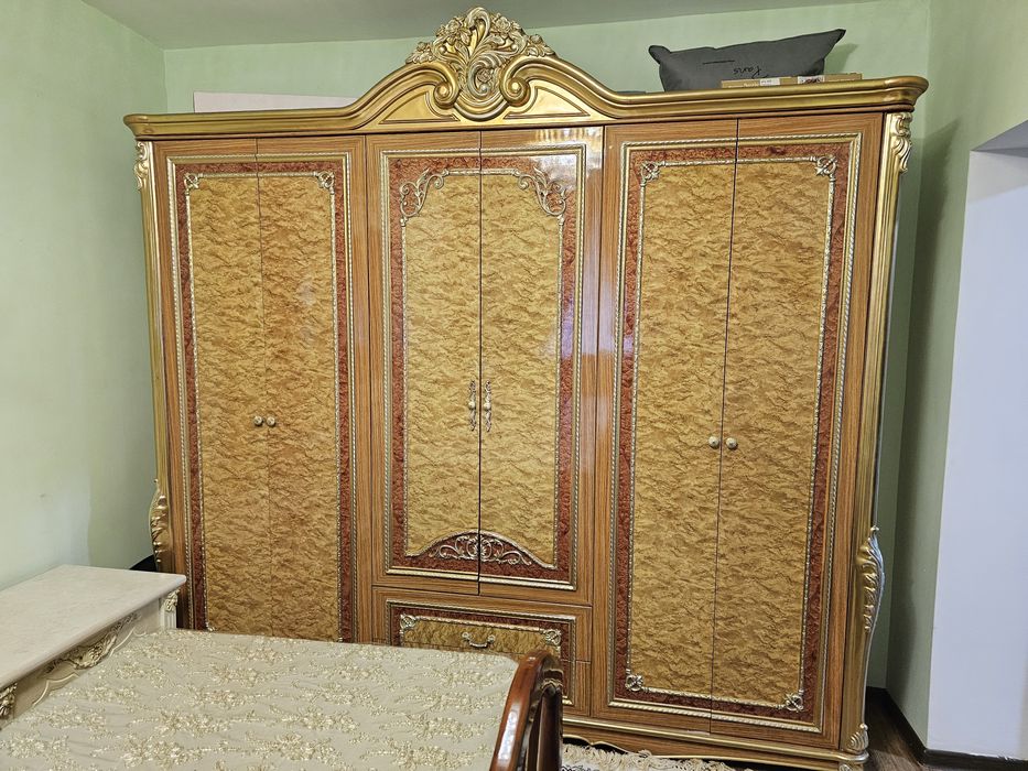 Продаётся спальный гарнитура идеальном состояние