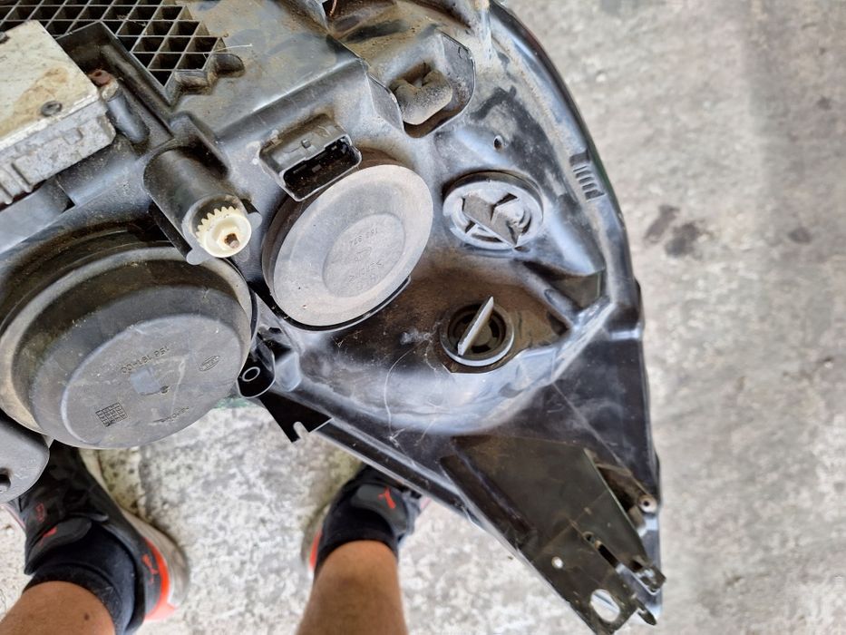 Ляв фар за Renault laguna 2007г.