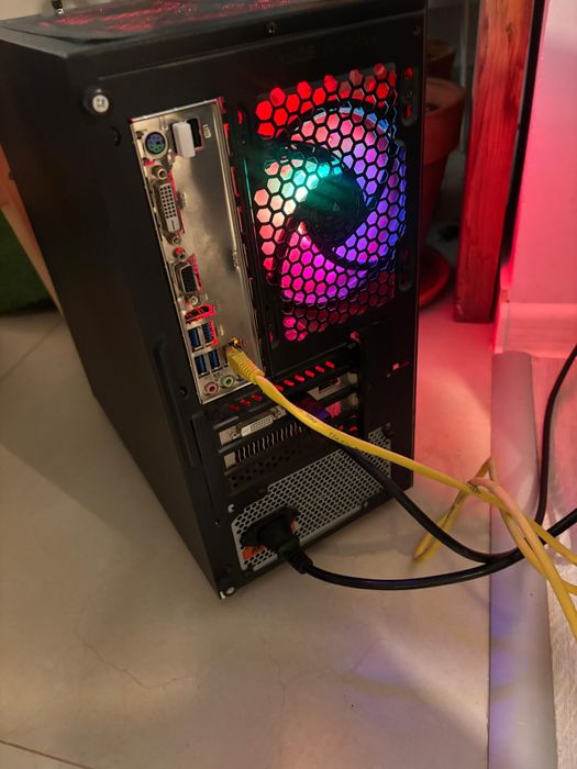 PC Gaming Ryzen 5 + 16GB RAM + SSD + Placă video 4GB + Monitor Samsung