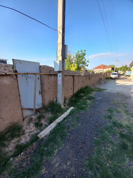 Yer sotiladi Onqorgon Obod maxalada tupik kocha gaz svet su bor t