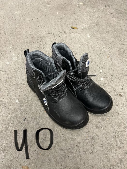 Продам рабочие ботинки