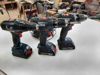 Комплект 3 винтоверта Bosch със зарядно устройство и 2 батерии