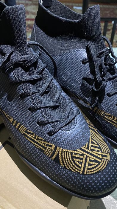 Футболная кросовка