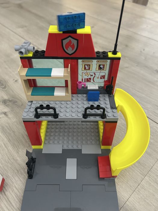 Lego city 60375.