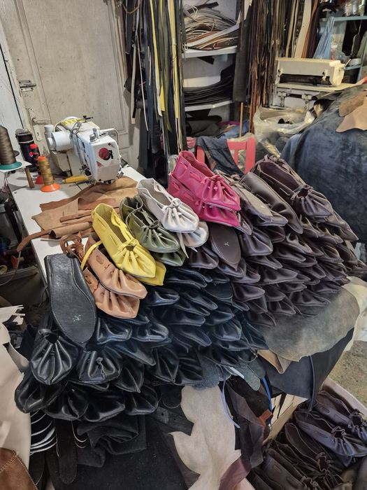 Opinci din piele naturală cu talpă cusută