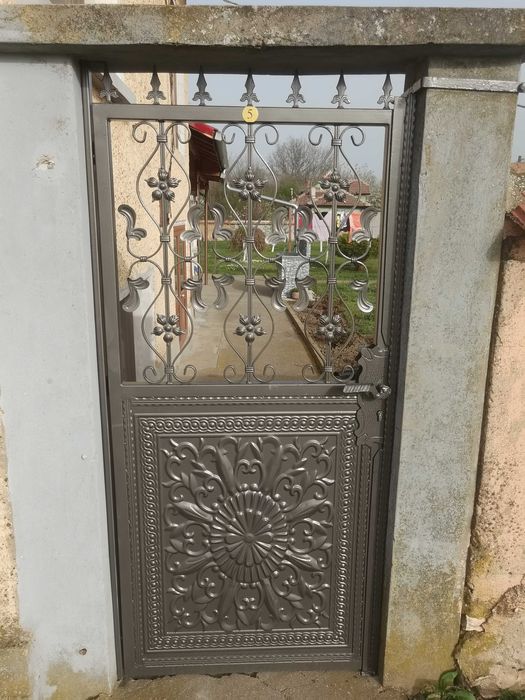 Фургони, навеси, павилиони, метални конструкции,