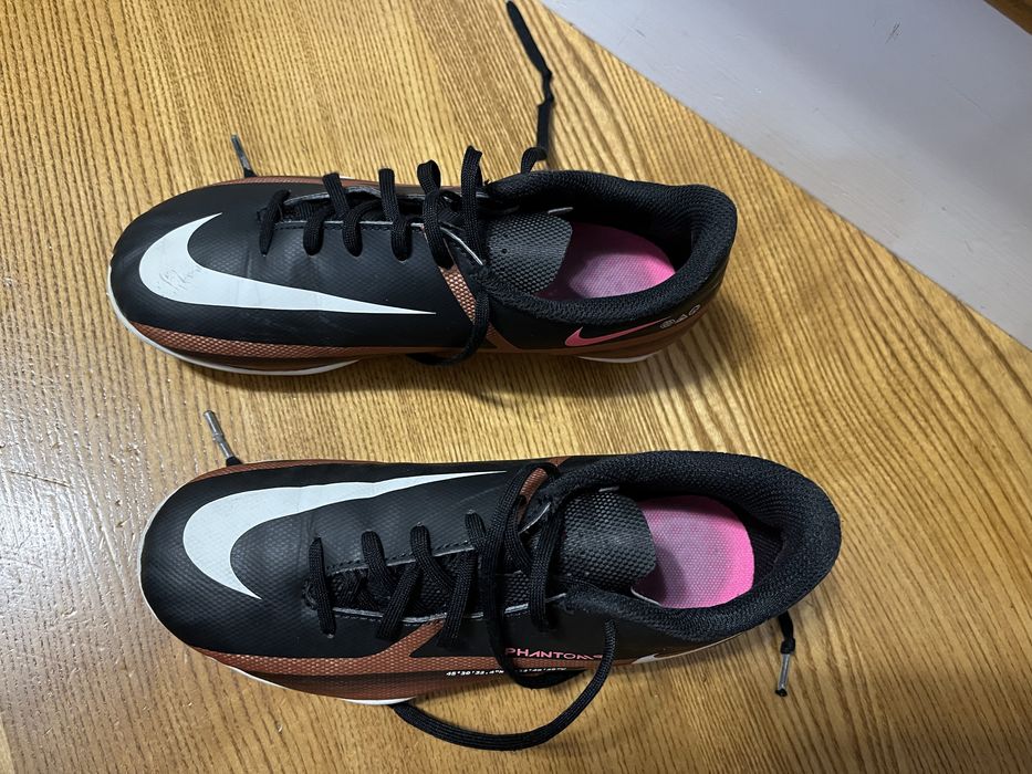 Adisasi fotbal Nike Phantom GT