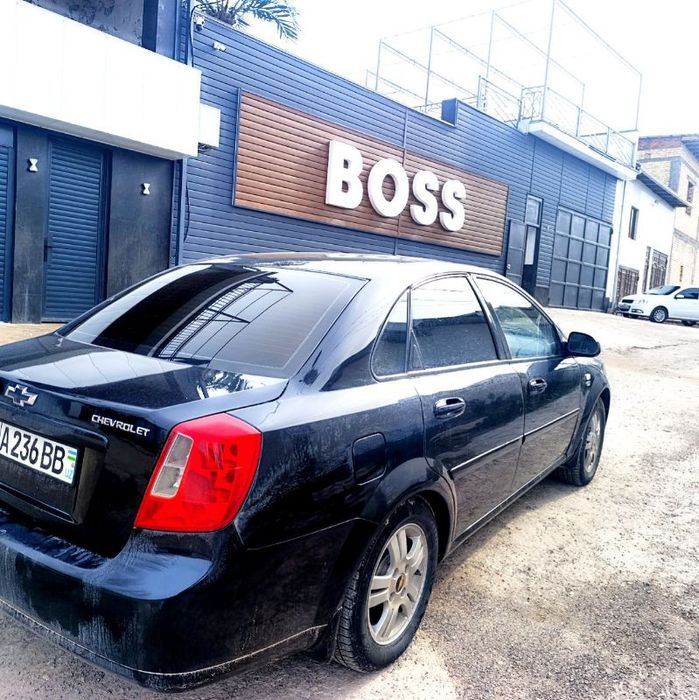 Тиник холатта Ласетти 1.8 автомат сотилади.