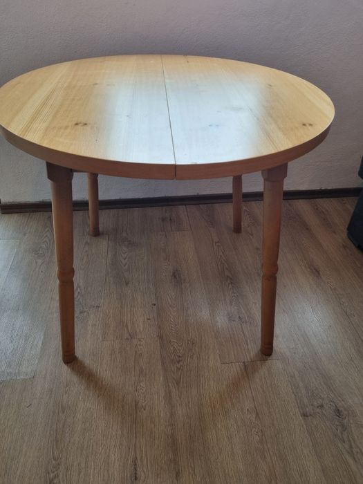 Гардероб, скрин и кухненска маса