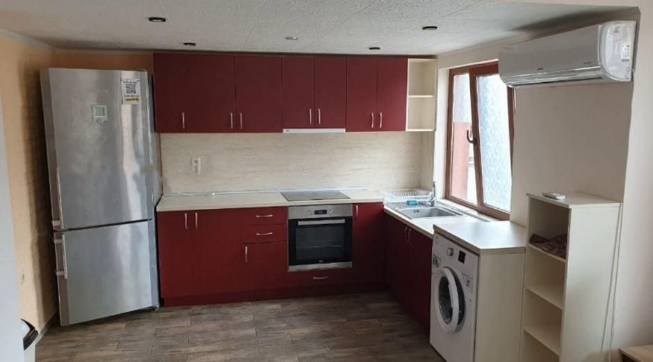 Дава се под наем Тристаен апартамент в Варна, Генералите - 90 кв.м за 750 € - Снимка #1