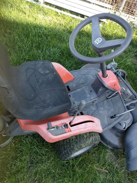 Husqvarna tractor iarba