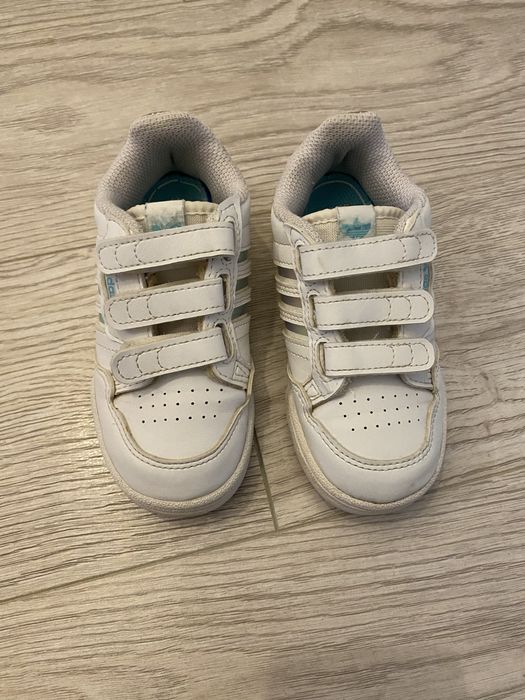 Adidasi adidas, marimea 25