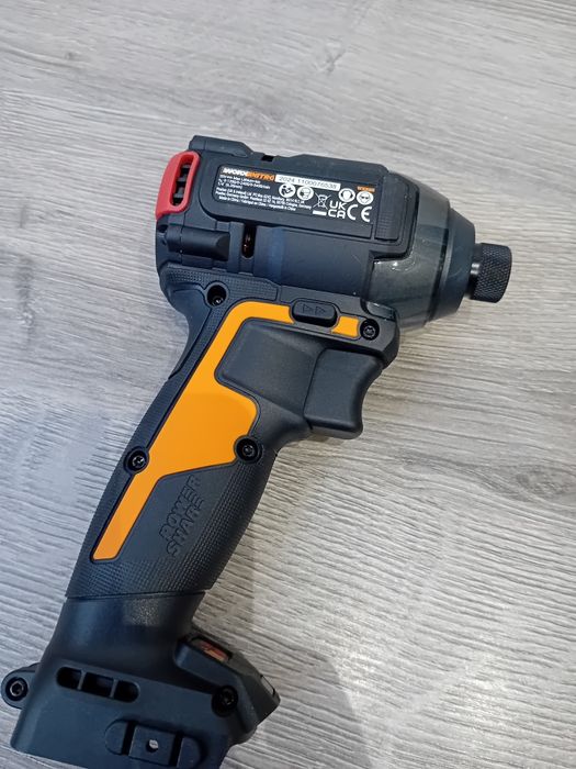 Mașina de înșurubat cu impact WORX WX 265