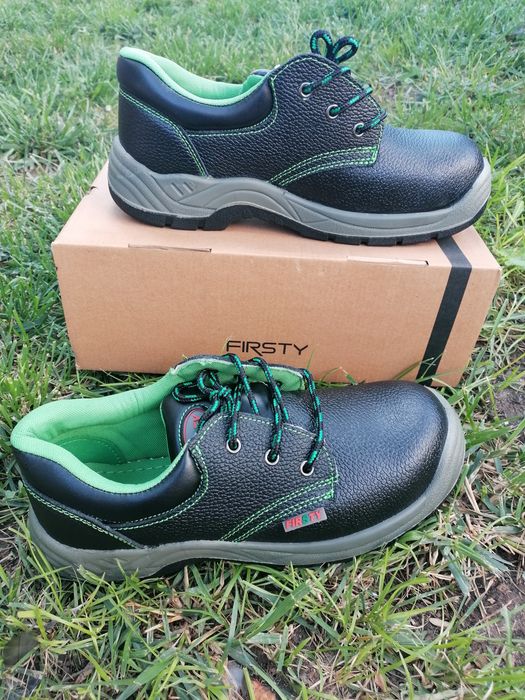 Обувки Firsty, с купол и ламела