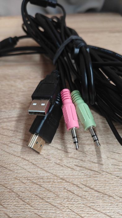 KVM Switch Digitus DS-12880 4-порта, 4K HDMI, като нов