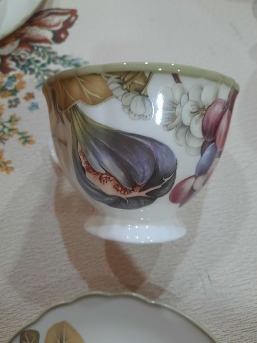 Абсолютно новый, коробочного хранения, очень красивый,  чайный сервиз