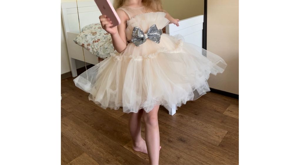 Нарядное платье на девочку 3-5 лет