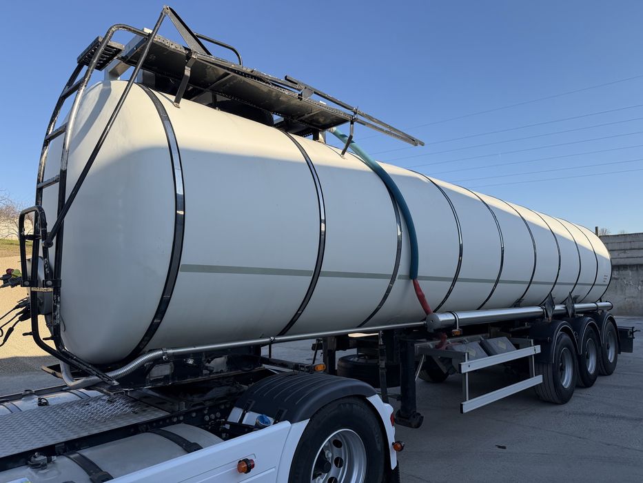 De Vanzare Cisternă + 2 Cimentruc