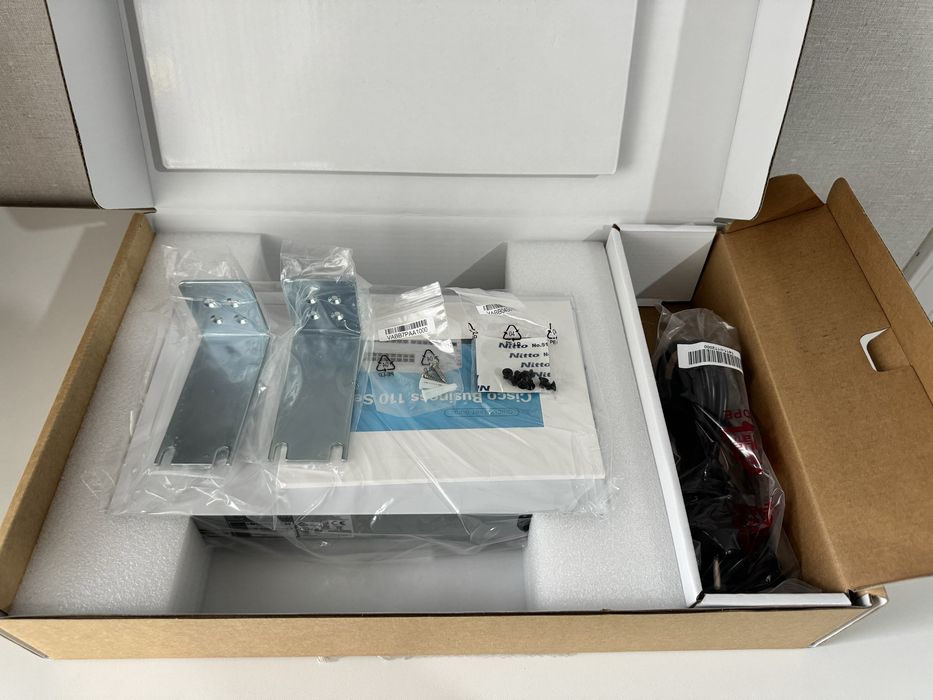 Продам cisco cbs110-16pp