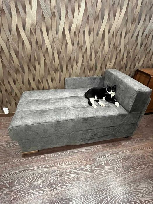 аттоманка/маленький диванчик